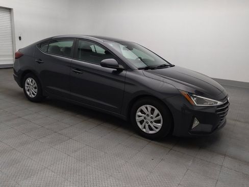 Used 2020 Hyundai Elantra SE FWD image 11