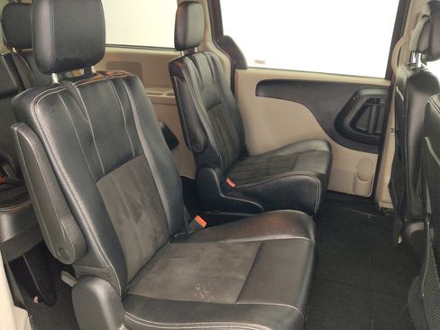 Used 2020 Dodge Grand Caravan SXT FWD image 19