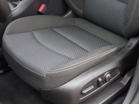 Used 2023 GMC Terrain SLE w/ Driver Convenience Package image 17