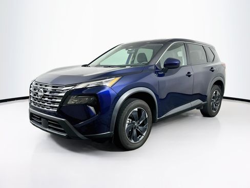 Used 2024 Nissan Rogue SV AWD/4WD image 3