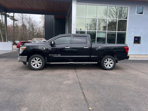Used 2019 Nissan Titan SV w/ SV Convenience Package AWD/4WD image 2