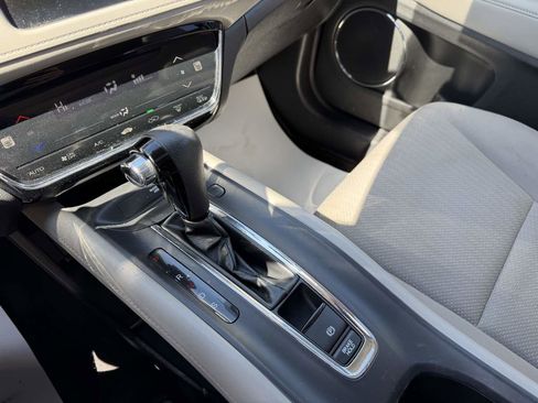 Used 2017 Honda HR-V EX image 24