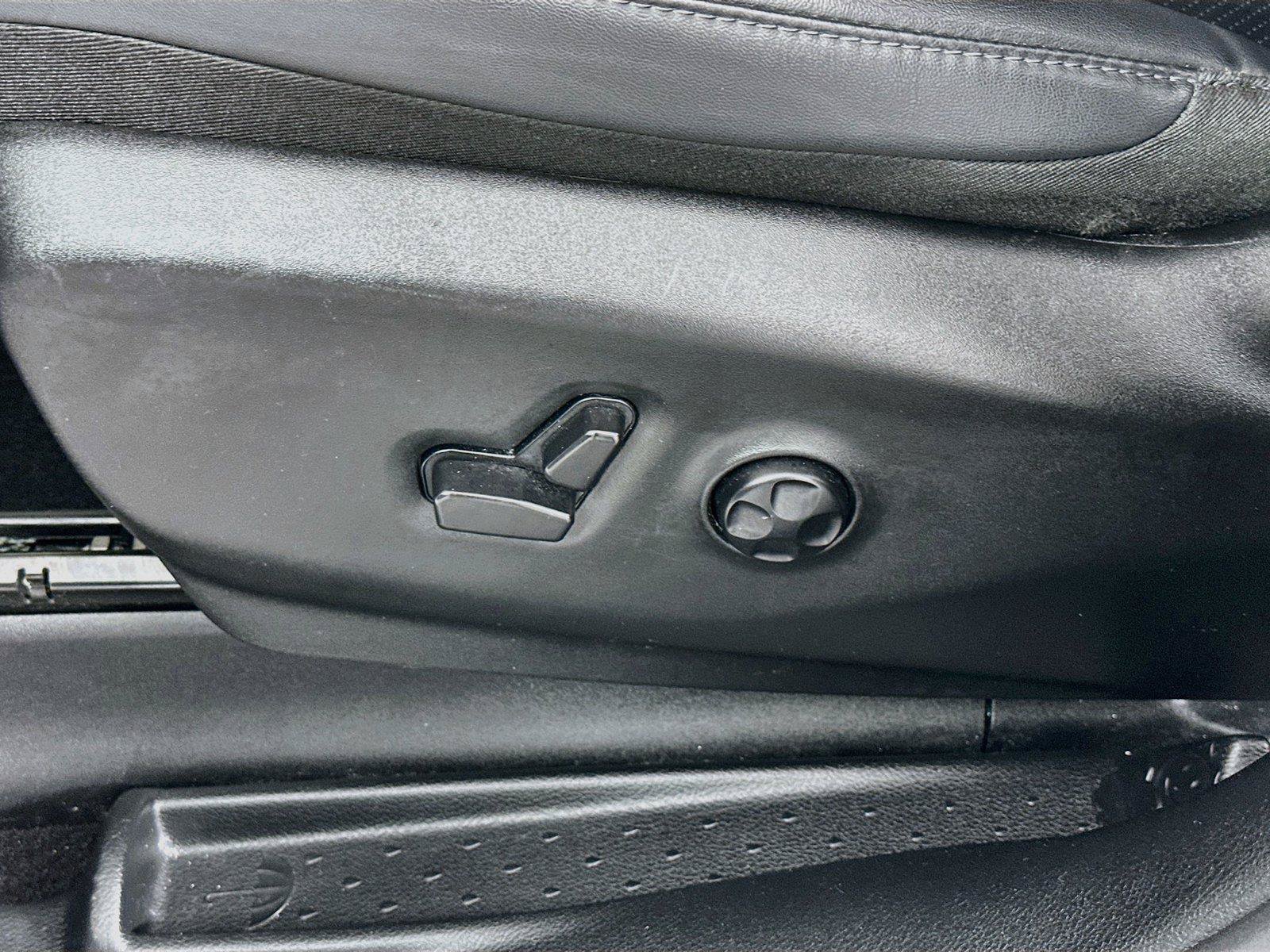 Used 2025 Chrysler Pacifica Select FWD image 21