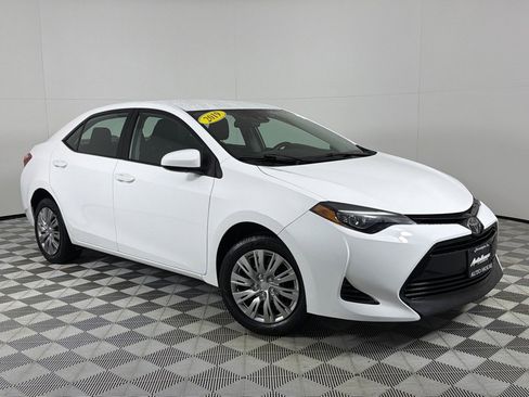 Used 2019 Toyota Corolla LE image 2
