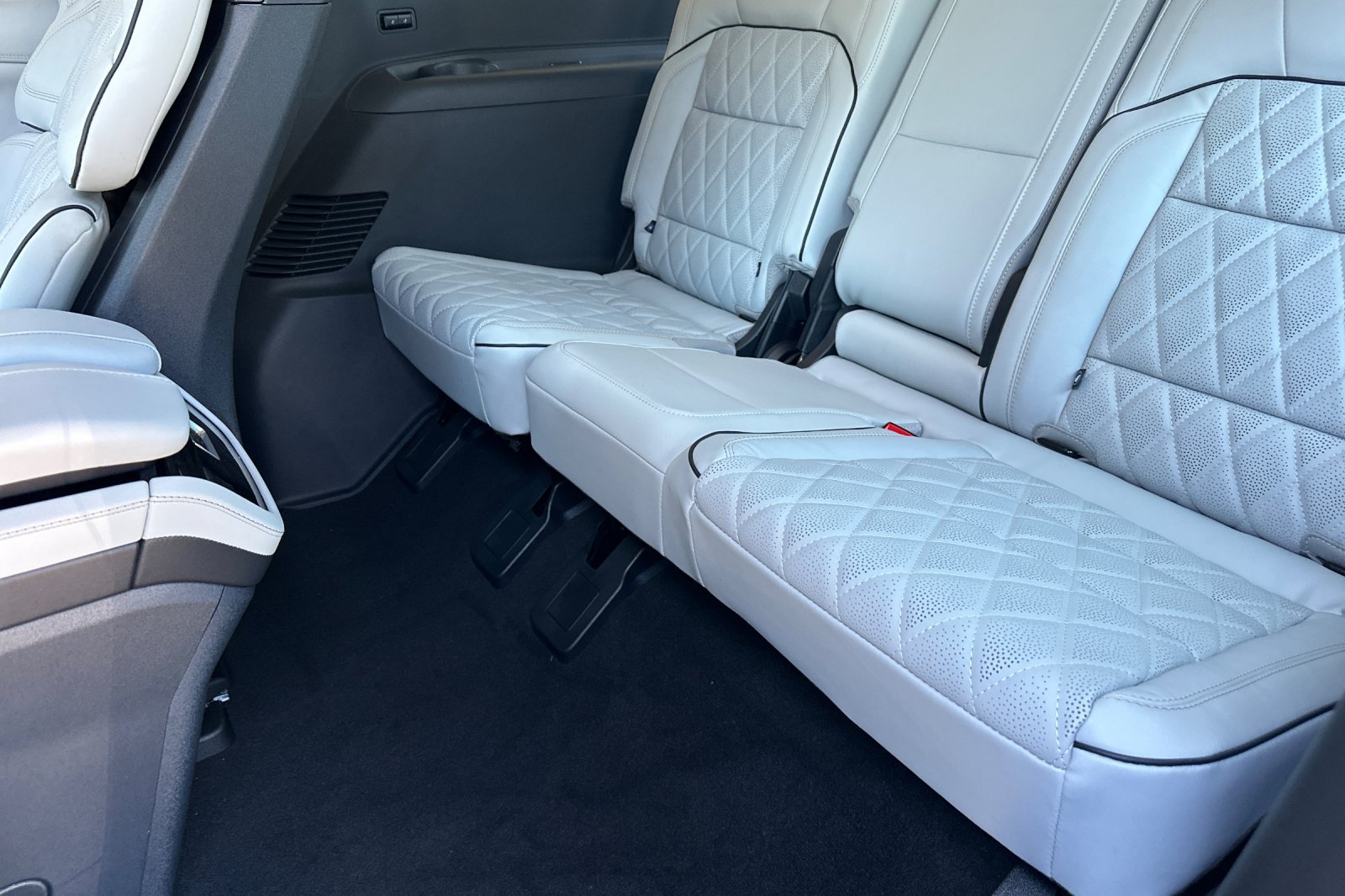 New 2026 Lincoln Navigator L Black Label AWD/4WD image 14