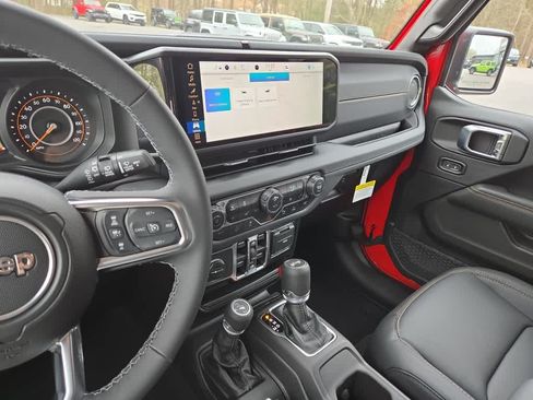New 2026 Jeep Wrangler Unlimited Sahara AWD/4WD image 14