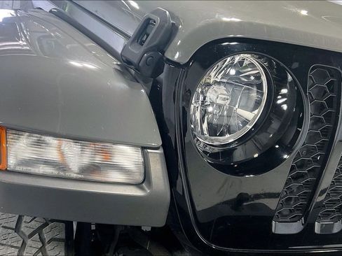 Used 2022 Jeep Gladiator Willys image 37