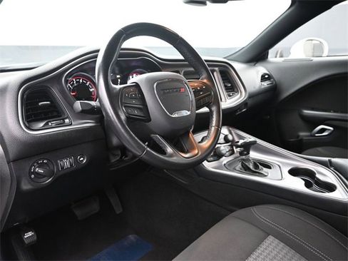 Used 2023 Dodge Challenger SXT image 8