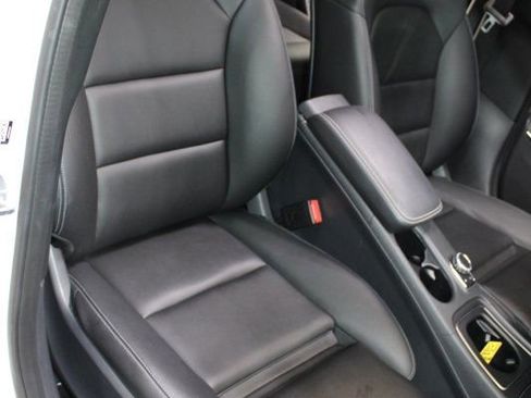 Used 2019 Mercedes-Benz GLA 250 4MATIC w/ Premium Package image 33