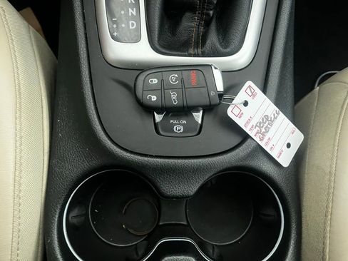 Used 2018 Jeep Cherokee Limited image 21