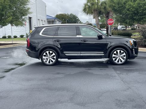 Used 2022 Kia Telluride EX w/ EX Premium Package FWD image 10