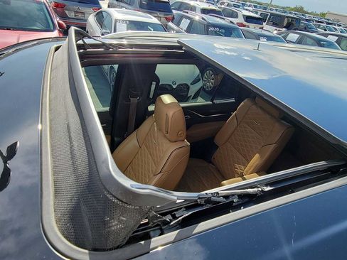 Used 2022 Cadillac Escalade Premium Luxury AWD/4WD image 15