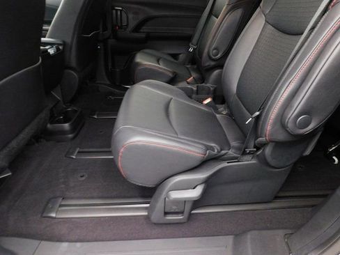 Used 2025 Toyota Sienna XSE image 27