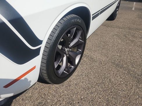 Used 2017 Dodge Challenger SXT image 7