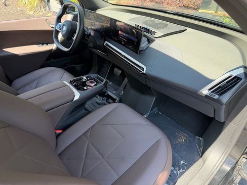 Used 2023 BMW iX xDrive50 w/ Sport Package AWD/4WD image 30