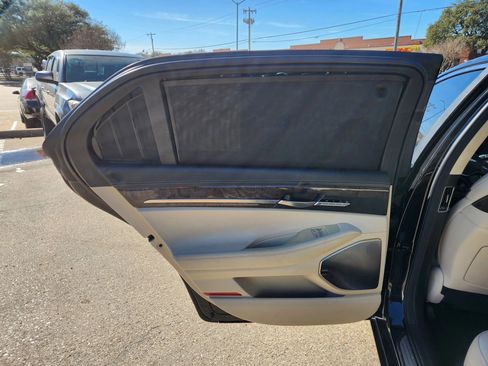 Used 2019 Genesis G90 5.0 Ultimate image 10