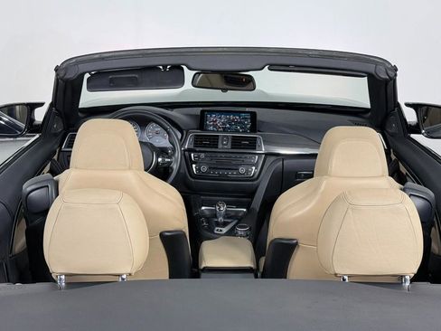 Used 2016 BMW M4 Convertible image 29