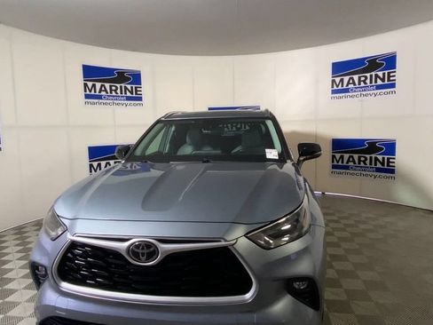 Used 2021 Toyota Highlander XLE FWD image 5