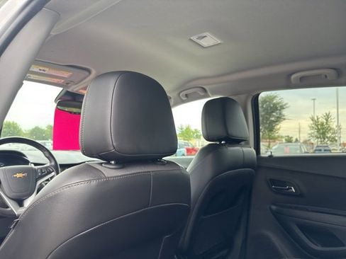 Used 2019 Chevrolet Trax LT w/ Driver Confidence Package image 28