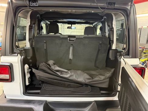 Used 2025 Jeep Wrangler Sport image 29