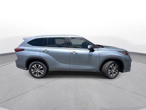 Used 2022 Toyota Highlander XLE FWD image 5