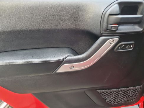 Used 2014 Jeep Wrangler Freedom Edition image 24