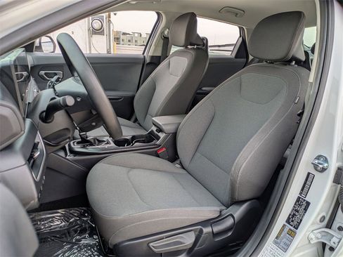 Used 2025 Kia K4 LXS image 23