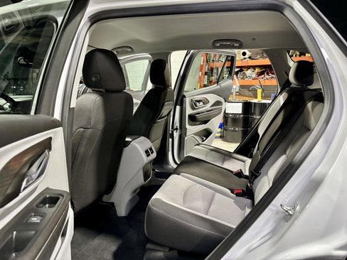 Used 2023 GMC Terrain SLE w/ Driver Convenience Package image 14