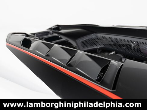 Used 2024 Lamborghini Revuelto image 39