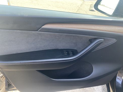 Used 2024 Tesla Model Y 2WD image 13