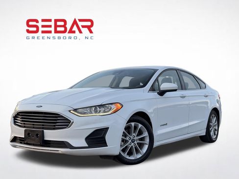Used 2019 Ford Fusion SE FWD image 1