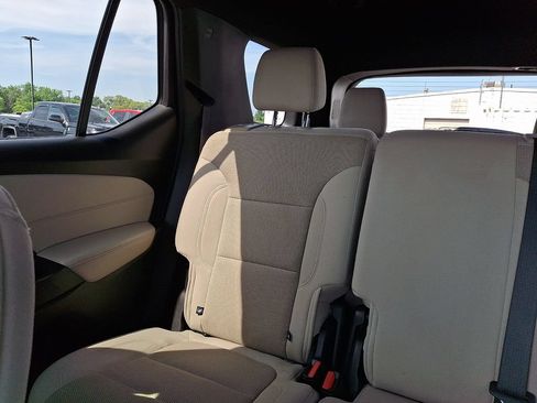 Used 2022 Chevrolet Traverse LS FWD image 19