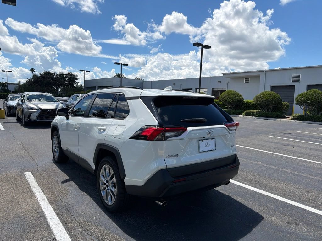 Used 2021 Toyota RAV4 XLE Premium FWD image 5