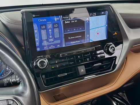 Certified 2020 Toyota Highlander Platinum AWD/4WD image 16