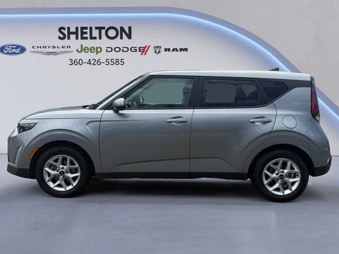 Used 2025 Kia Soul LX w/ LX Technology Package FWD image 3