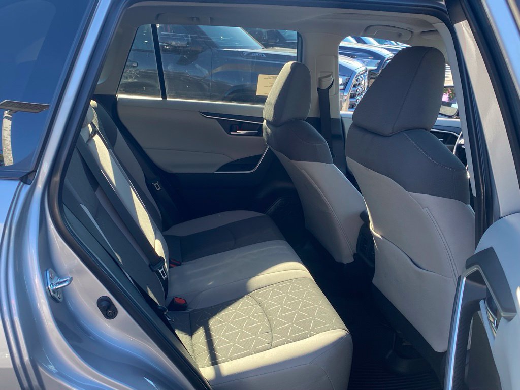 Used 2025 Toyota RAV4 XLE w/ Convenience Package FWD image 16