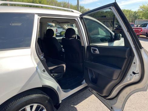 Used 2019 Nissan Pathfinder S AWD/4WD image 29