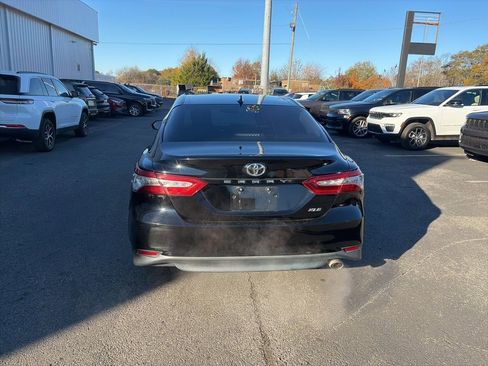 Used 2019 Toyota Camry SE image 6