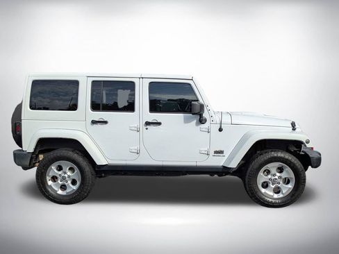 Used 2014 Jeep Wrangler Unlimited Sahara AWD/4WD image 3