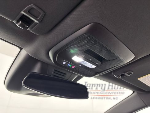 Used 2025 Chevrolet Equinox EV RS FWD image 17