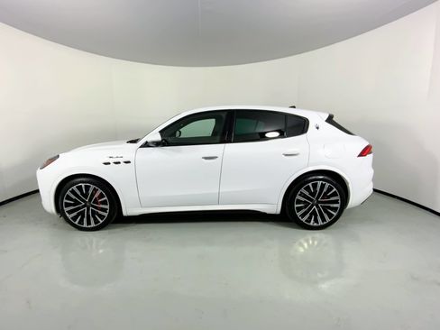 Certified 2023 Maserati Grecale Modena image 8