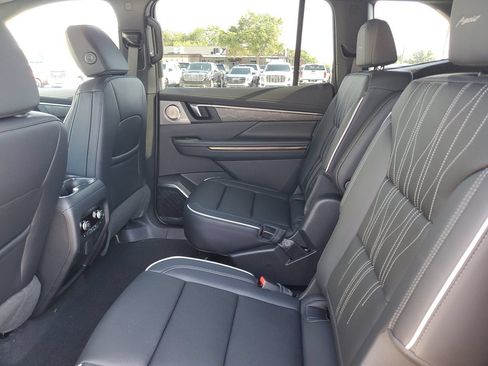 New 2026 Buick Enclave Avenir w/ Super Cruise Package FWD image 11