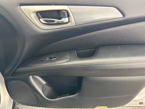 Used 2019 Nissan Pathfinder SL FWD image 19