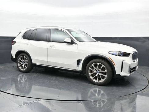 Used 2024 BMW X5 xDrive50e AWD/4WD image 3