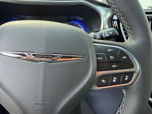 New 2026 Chrysler Pacifica Select FWD image 19