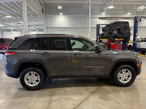 New 2025 Jeep Grand Cherokee Laredo w/ Luxury Tech Group I image 2