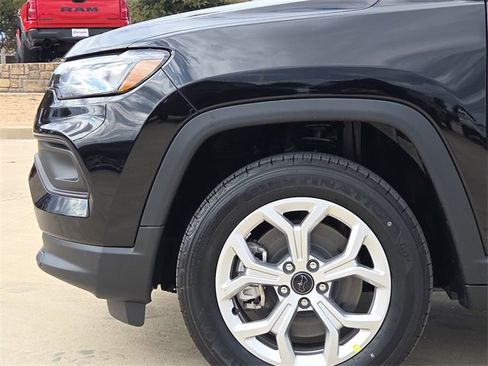 New 2026 Jeep Compass Latitude image 5