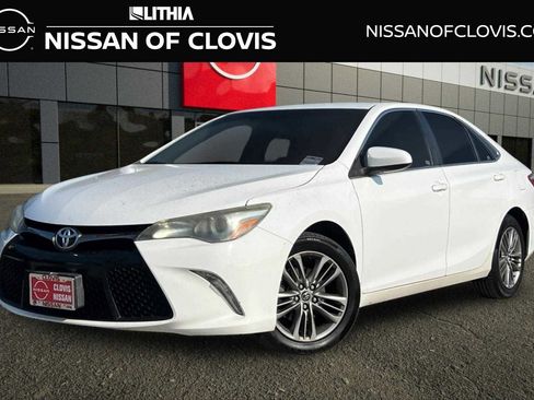 Used 2015 Toyota Camry SE image 1