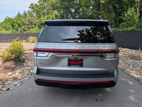 Used 2024 Lincoln Navigator L Reserve AWD/4WD image 4