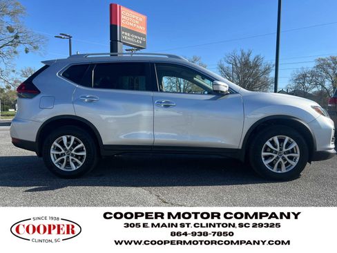 Used 2018 Nissan Rogue SV w/ Premium Package image 2